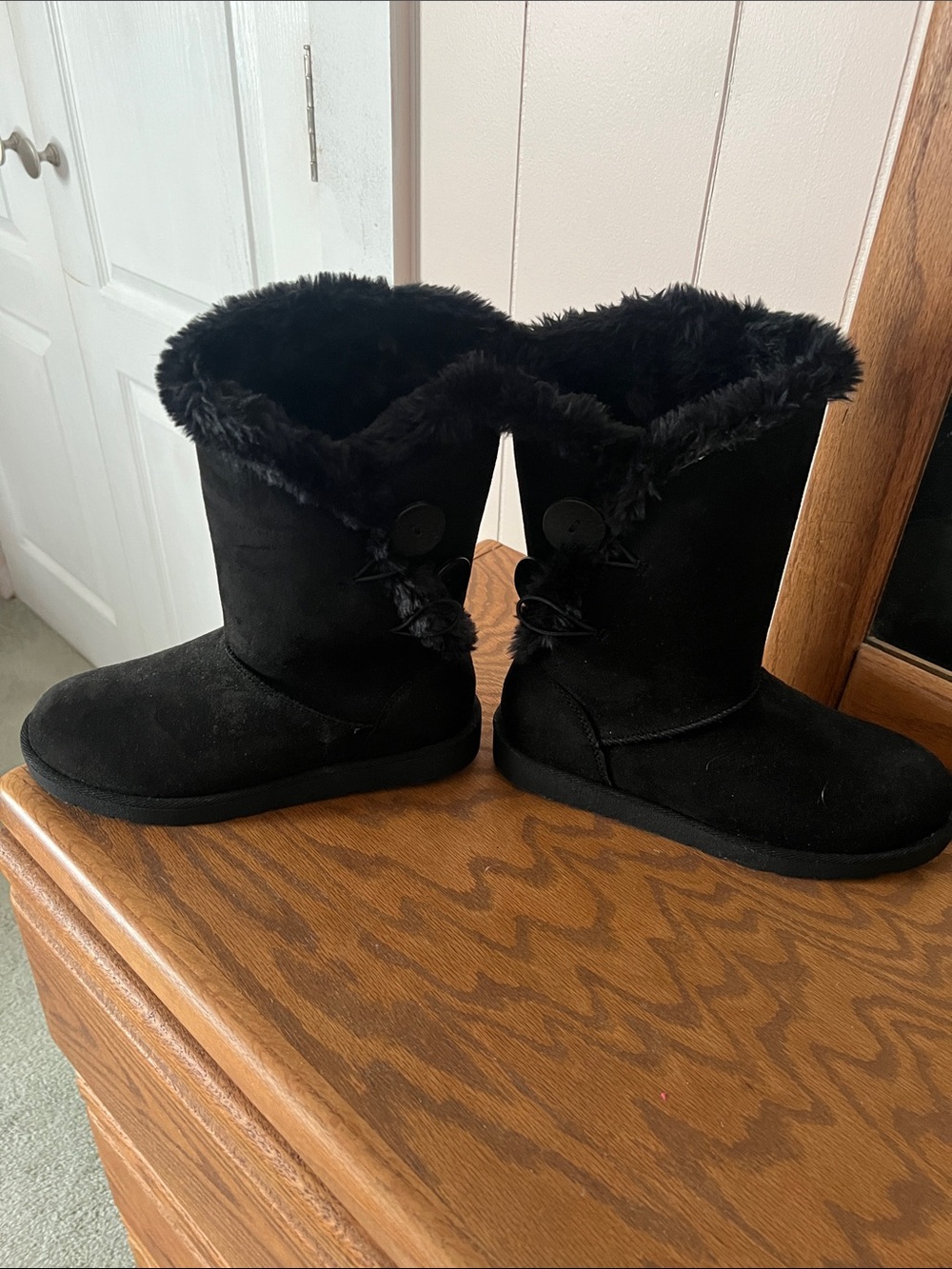 Kohl's Black Faux Fur Button Detail Winter Boots